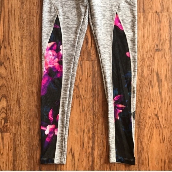 VS PINK Ultimate Leggings - Floral Front - Picture 3 of 8